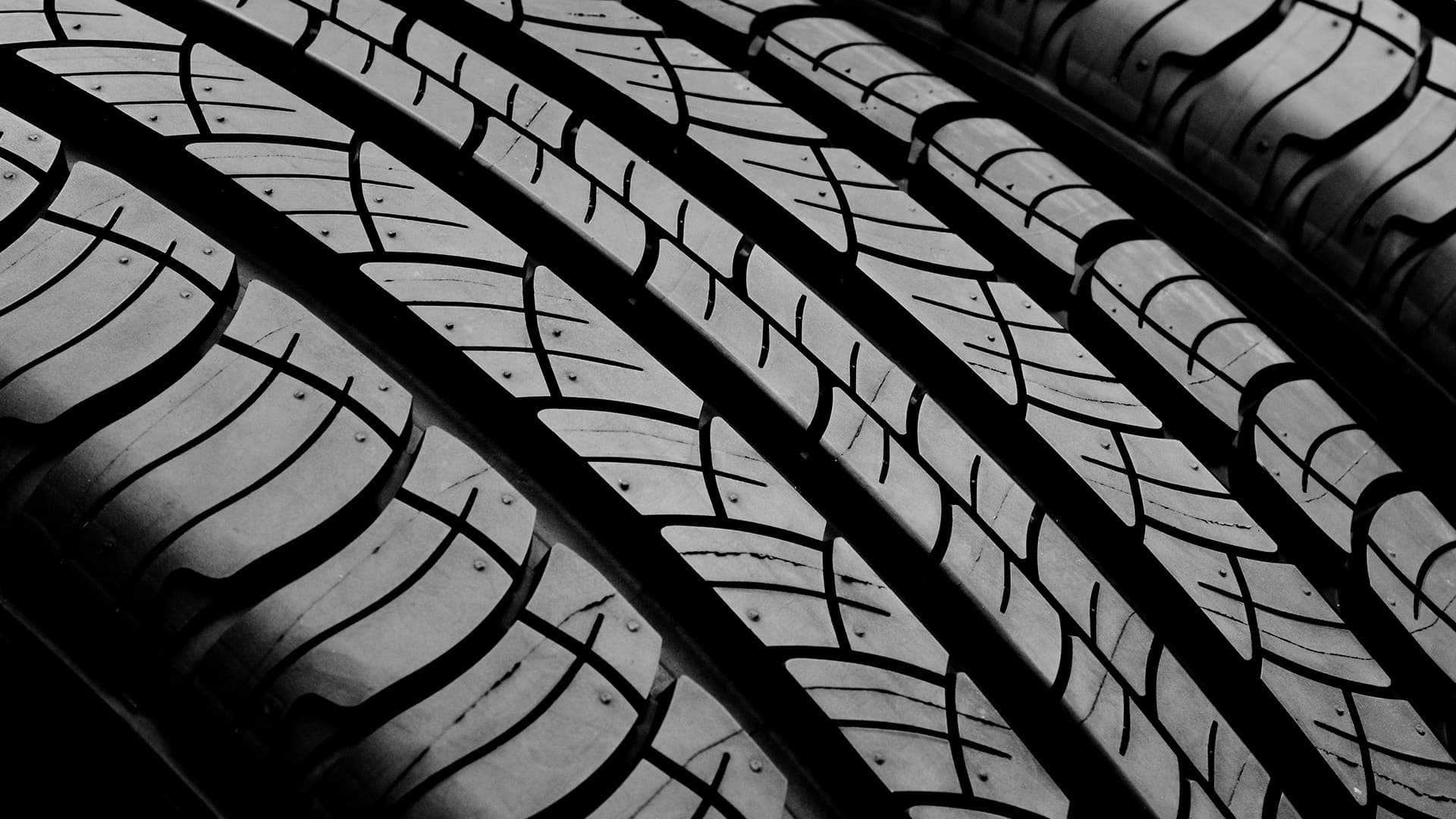 Importance of Tire Tread Depth_695317207_1920x1080